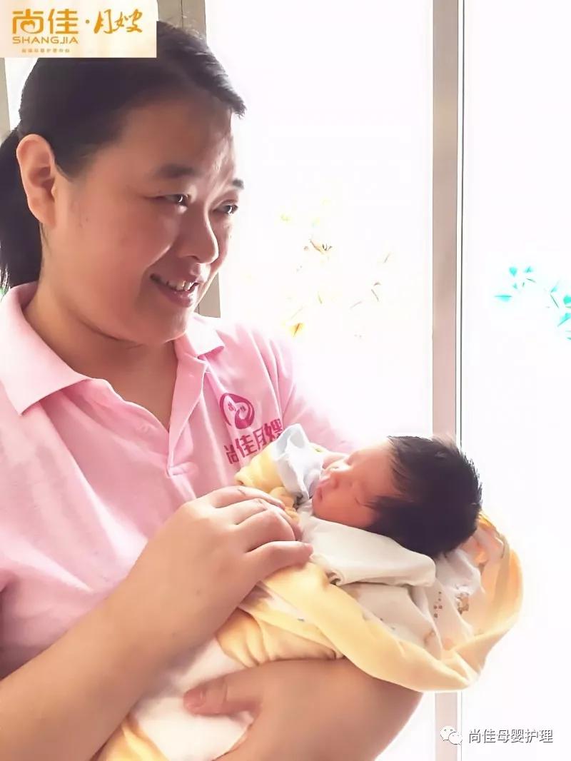 尚佳專業(yè)月嫂 | 母親生病丨 是否需停止哺乳？